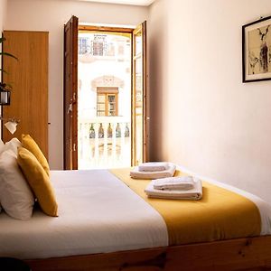 Zimmer mit Kingsize-Bett